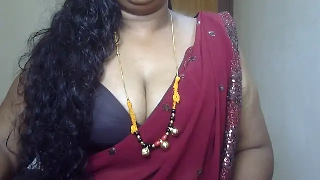 Snapshot of Nithya_forever chatting on 10/10/25, 05:41 Nithya forever online show from 10/10/25, 05:41