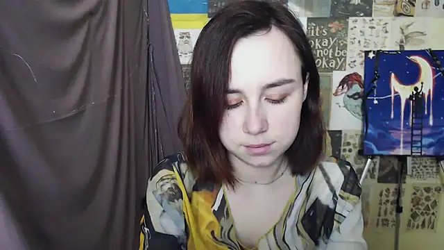 Snapshot of VeryVeryVeryShy_ chatting on 03/05/25, 06:44 VeryVeryVeryShy online show from 03/05/25, 06:44