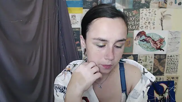 Snapshot of VeryVeryVeryShy_ chatting on 09/11/25, 05:40 VeryVeryVeryShy online show from 09/11/25, 05:40