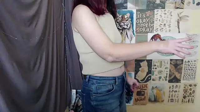 Snapshot of VeryVeryVeryShy_ chatting on 09/29/25, 10:44 VeryVeryVeryShy online show from 09/29/25, 10:44