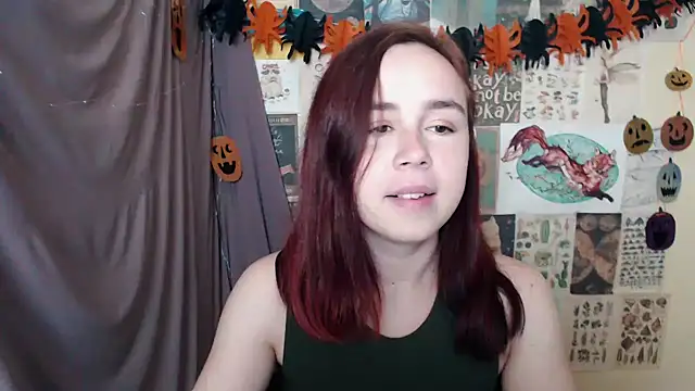 Snapshot of VeryVeryVeryShy_ chatting on 10/13/25, 05:31 VeryVeryVeryShy online show from 10/13/25, 05:31