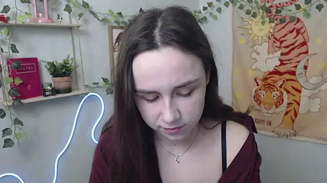 Snapshot of VeryVeryVeryShy_ chatting on 04/21/26, 05:36 VeryVeryVeryShy online show from 04/21/26, 05:36