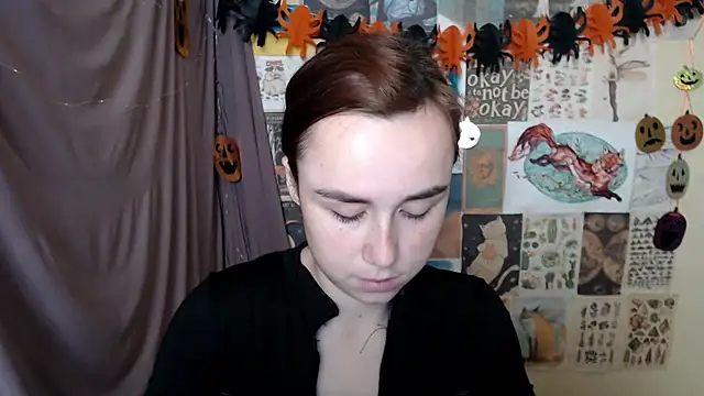 Snapshot of VeryVeryVeryShy_ chatting on 10/28/25, 04:13 VeryVeryVeryShy online show from 10/28/25, 04:13