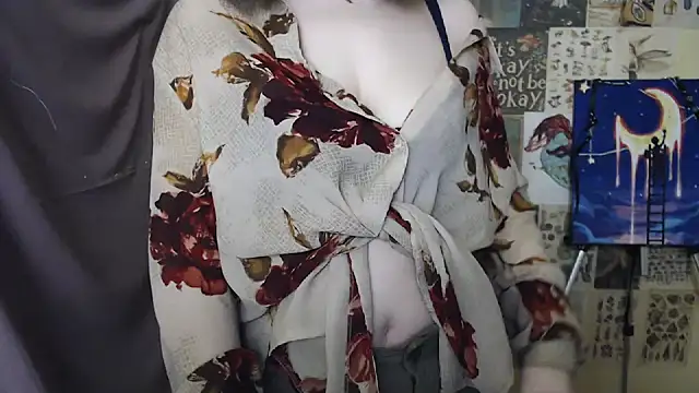 Snapshot of VeryVeryVeryShy_ chatting on 03/06/25, 06:52 VeryVeryVeryShy online show from 03/06/25, 06:52