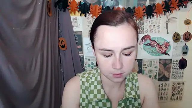 Snapshot of VeryVeryVeryShy_ chatting on 10/10/25, 06:14 VeryVeryVeryShy online show from 10/10/25, 06:14