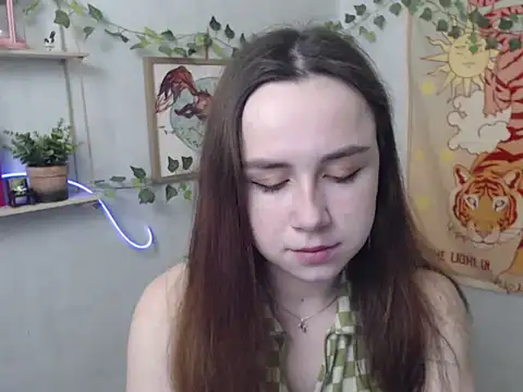 Snapshot of VeryVeryVeryShy_ chatting on 04/27/26, 05:27 VeryVeryVeryShy online show from 04/27/26, 05:27