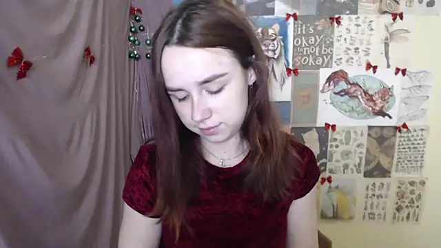 Snapshot of VeryVeryVeryShy_ chatting on 12/16/25, 07:56 VeryVeryVeryShy online show from 12/16/25, 07:56