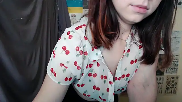 Snapshot of VeryVeryVeryShy_ chatting on 09/17/25, 04:25 VeryVeryVeryShy online show from 09/17/25, 04:25