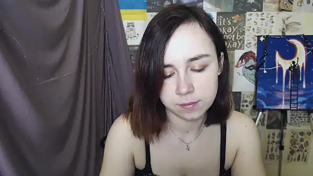 Snapshot of VeryVeryVeryShy_ chatting on 03/12/25, 06:29 VeryVeryVeryShy online show from 03/12/25, 06:29