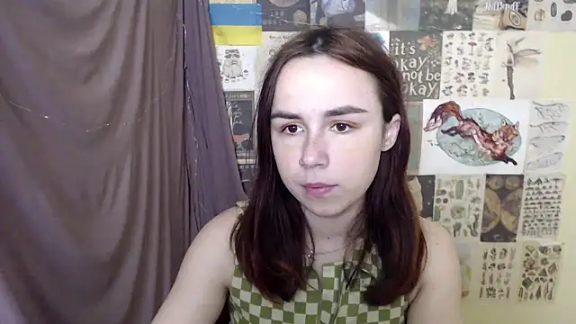 Snapshot of VeryVeryVeryShy_ chatting on 11/24/25, 09:42 VeryVeryVeryShy online show from 11/24/25, 09:42