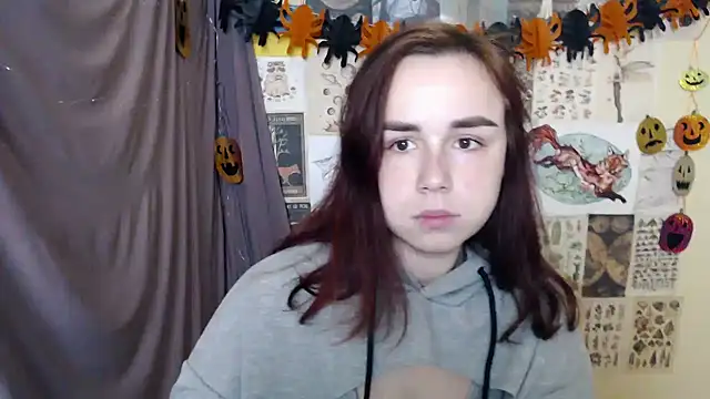 Snapshot of VeryVeryVeryShy_ chatting on 10/22/25, 06:07 VeryVeryVeryShy online show from 10/22/25, 06:07