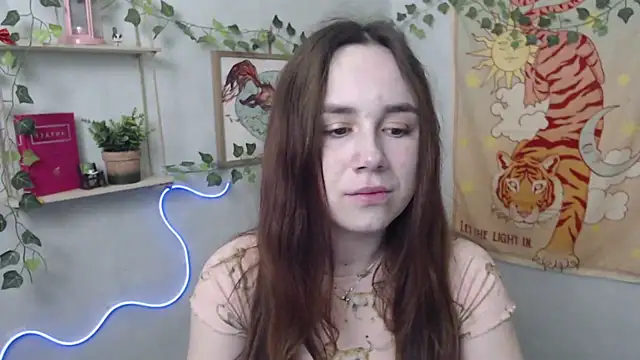 Snapshot of VeryVeryVeryShy_ chatting on 04/18/26, 05:43 VeryVeryVeryShy online show from 04/18/26, 05:43