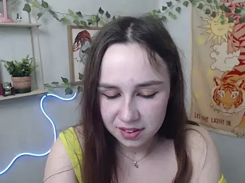 Snapshot of VeryVeryVeryShy_ chatting on 04/18/26, 05:48 VeryVeryVeryShy online show from 04/18/26, 05:48