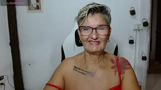 Snapshot of bety-cum2 chatting on 06/23/26, 12:47 bety-cum2 online show from 06/23/26, 12:47