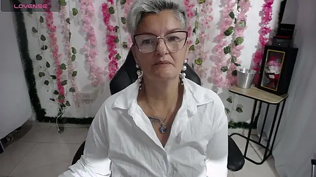 Snapshot of bety-cum2 chatting on 02/17/25, 11:13 bety-cum2 online show from 02/17/25, 11:13