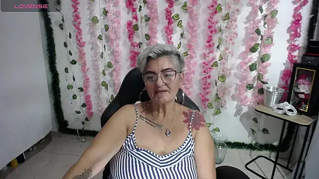 Snapshot of bety-cum2 chatting on 02/19/25, 07:37 bety-cum2 online show from 02/19/25, 07:37