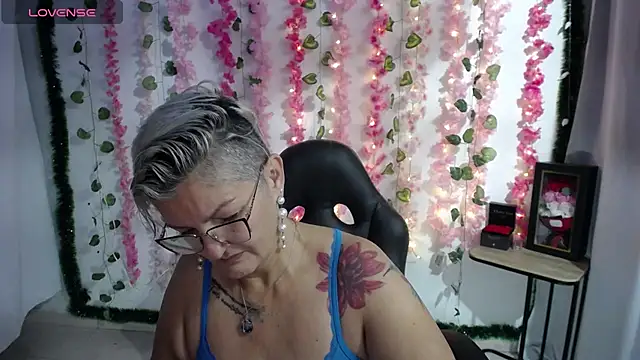 Snapshot of bety-cum2 chatting on 02/13/25, 08:38 bety-cum2 online show from 02/13/25, 08:38