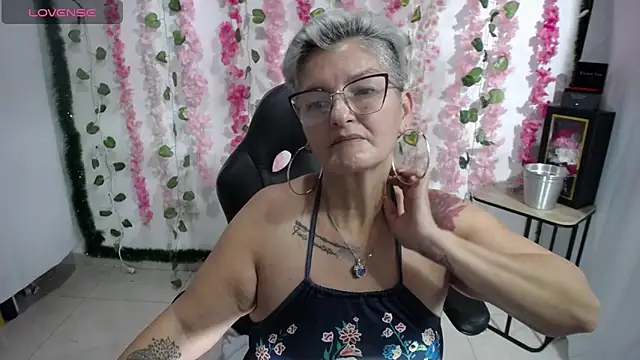 Snapshot of bety-cum2 chatting on 02/15/25, 08:23 bety-cum2 online show from 02/15/25, 08:23