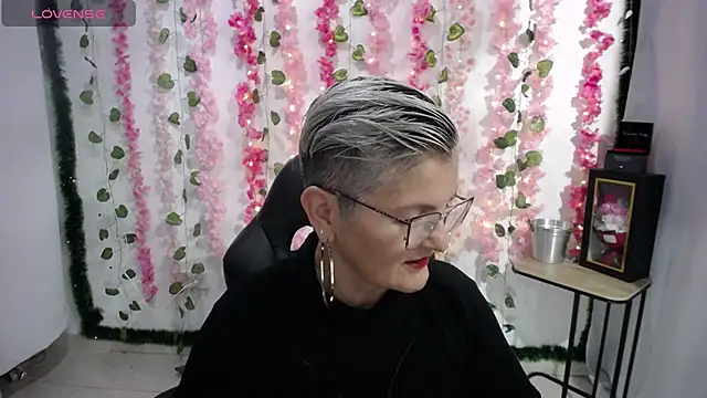 Snapshot of bety-cum2 chatting on 02/15/25, 08:44 bety-cum2 online show from 02/15/25, 08:44