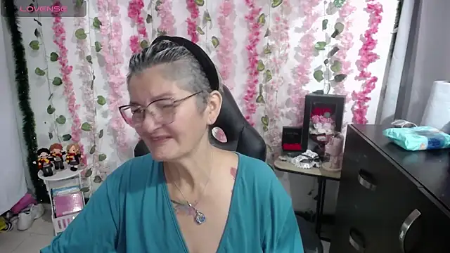 Snapshot of bety-cum2 chatting on 03/22/25, 11:00 bety-cum2 online show from 03/22/25, 11:00