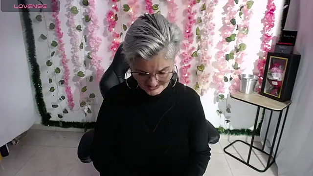 Snapshot of bety-cum2 chatting on 02/15/25, 11:50 bety-cum2 online show from 02/15/25, 11:50