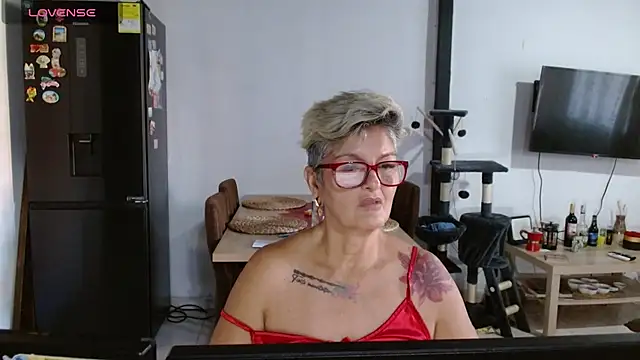 Snapshot of bety-cum2 chatting on 06/16/26, 12:05 bety-cum2 online show from 06/16/26, 12:05