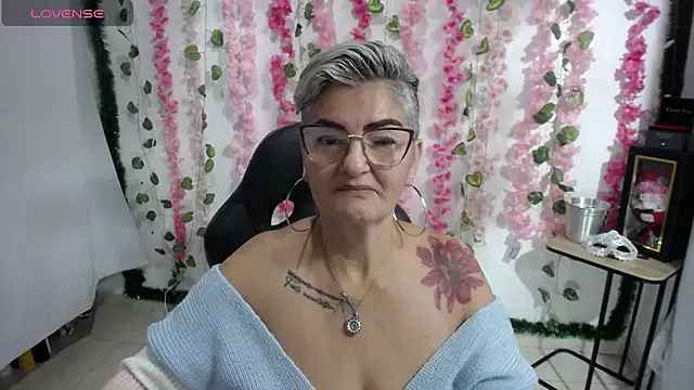 Snapshot of bety-cum2 chatting on 02/19/25, 08:55 bety-cum2 online show from 02/19/25, 08:55