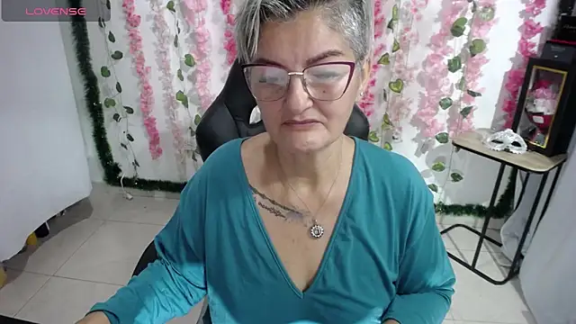 Snapshot of bety-cum2 chatting on 02/23/25, 09:00 bety-cum2 online show from 02/23/25, 09:00