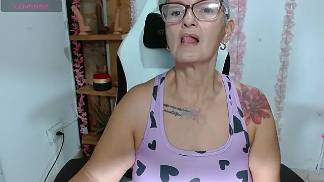 Snapshot of bety-cum2 chatting on 07/15/26, 10:55 bety-cum2 online show from 07/15/26, 10:55
