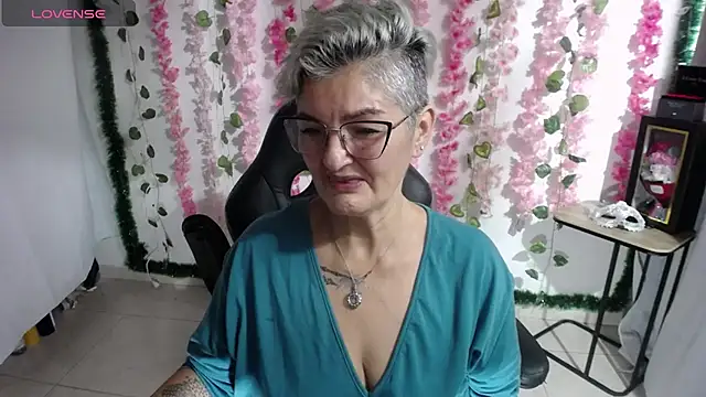 Snapshot of bety-cum2 chatting on 02/23/25, 02:46 bety-cum2 online show from 02/23/25, 02:46