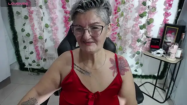 Snapshot of bety-cum2 chatting on 03/04/25, 09:29 bety-cum2 online show from 03/04/25, 09:29