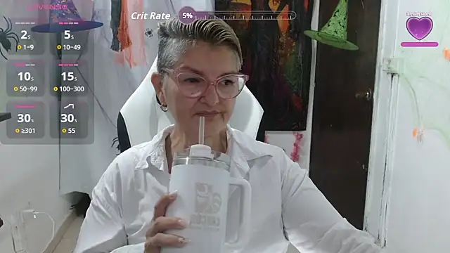 Snapshot of bety-cum2 chatting on 10/07/25, 01:28 bety-cum2 online show from 10/07/25, 01:28