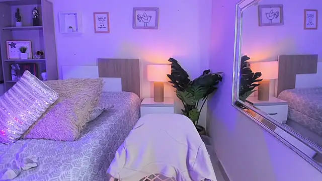 Snapshot of little_antonela chatting on 02/26/25, 05:21 little antonela online show from 02/26/25, 05:21