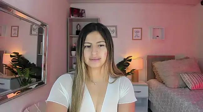 Snapshot of little_antonela chatting on 02/03/25, 02:45 little antonela online show from 02/03/25, 02:45