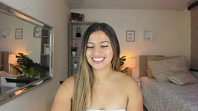 Snapshot of little_antonela chatting on 01/31/25, 04:06 little antonela online show from 01/31/25, 04:06