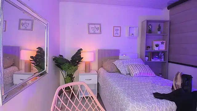 Snapshot of little_antonela chatting on 03/01/25, 03:16 little antonela online show from 03/01/25, 03:16