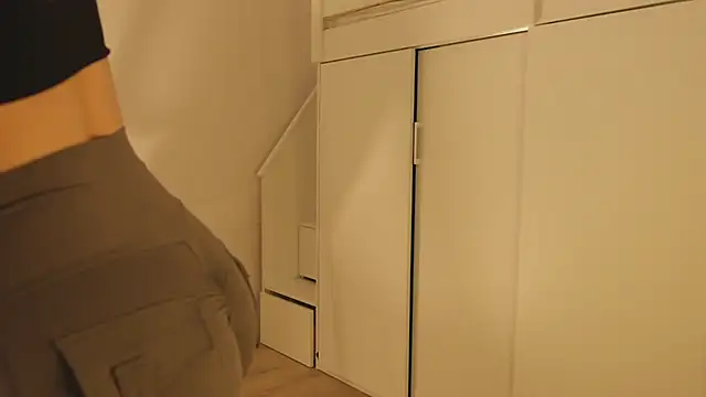 hee jeen online show from 12/15/24, 01:54