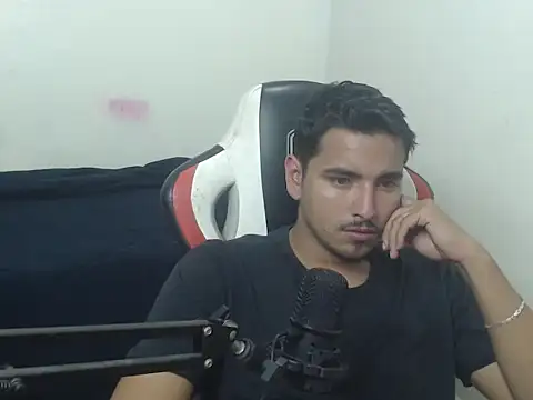 Snapshot of kylian_07 chatting on 07/17/26, 02:31 kylian 07 online show from 07/17/26, 02:31