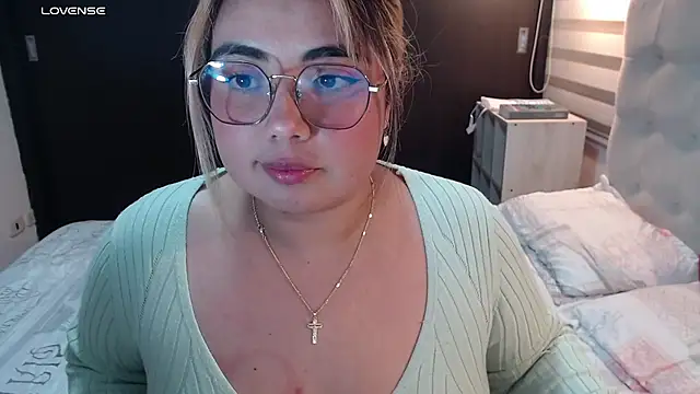 Snapshot of yini_angel chatting on 06/25/26, 05:12 yini angel online show from 06/25/26, 05:12