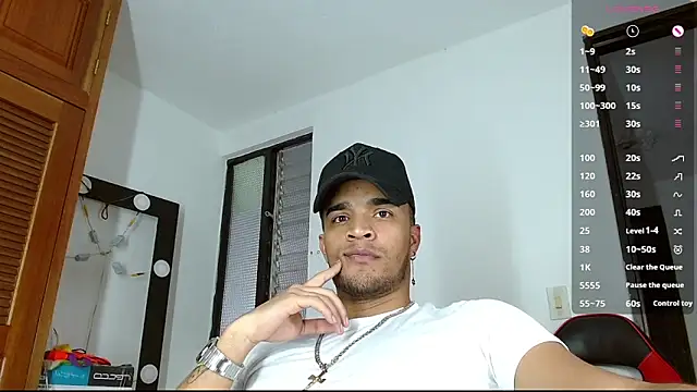 Snapshot of Bigcock_21cm_ chatting on 02/21/25, 10:26 Bigcock 21cm  online show from 02/21/25, 10:26