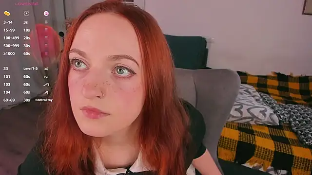 Snapshot of Alice_CutePerv chatting on 10/27/25, 12:17 Alice CutePerv online show from 10/27/25, 12:17