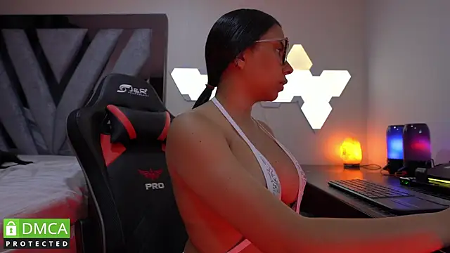 Dubois Amy online show from 12/05/24, 02:47