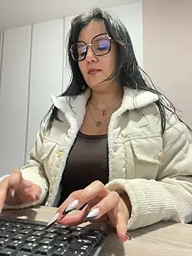 Snapshot of SWEETLILY18 chatting on 03/03/25, 11:22 SWEETLILY18 online show from 03/03/25, 11:22