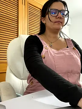 Snapshot of SWEETLILY18 chatting on 09/11/25, 10:10 SWEETLILY18 online show from 09/11/25, 10:10