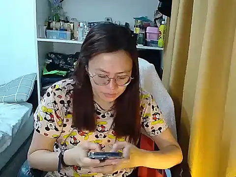Snapshot of crizzybel chatting on 04/10/26, 11:12 crizzybel online show from 04/10/26, 11:12