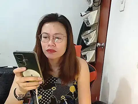 Snapshot of crizzybel chatting on 05/16/26, 10:09 crizzybel online show from 05/16/26, 10:09