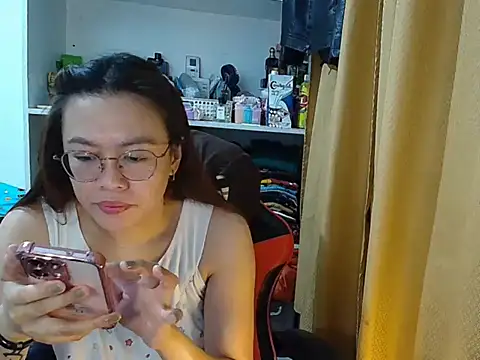Snapshot of crizzybel chatting on 02/12/26, 12:32 crizzybel online show from 02/12/26, 12:32