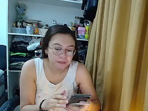 Snapshot of crizzybel chatting on 04/03/26, 06:58 crizzybel online show from 04/03/26, 06:58