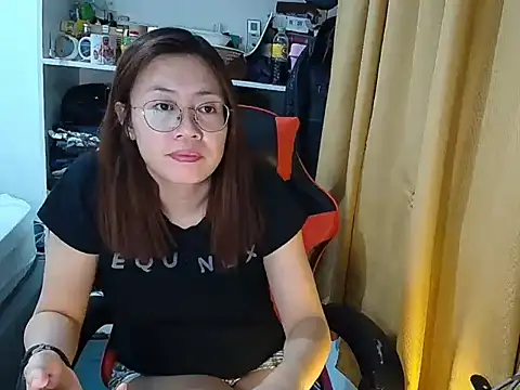 Snapshot of crizzybel chatting on 04/21/26, 04:24 crizzybel online show from 04/21/26, 04:24
