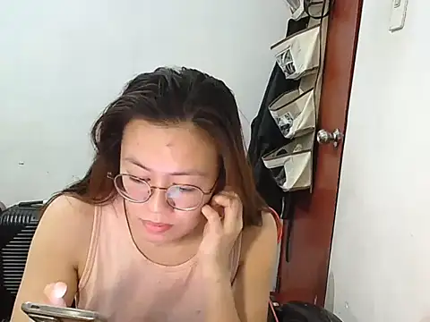 Snapshot of crizzybel chatting on 05/19/26, 01:56 crizzybel online show from 05/19/26, 01:56
